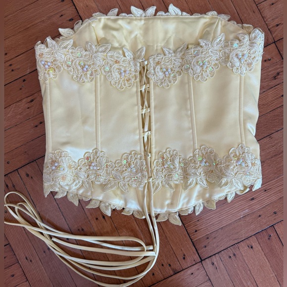 NWOT Vintage Yellow Lace Trim Corset Top - Picture 4 of 7